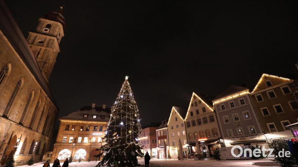 Natürlich vermissen viele den Weihnachtsmarkt. Aber mal ganz ehrlich - dieser Anblick des Marktplatzes hat auch etwas. Bild: Wolfgang Steinbacher