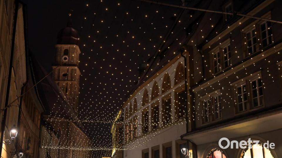 Amberg hat im Advent seinen eigenen Sternenhimmel. Bild: Wolfgang Steinbacher
