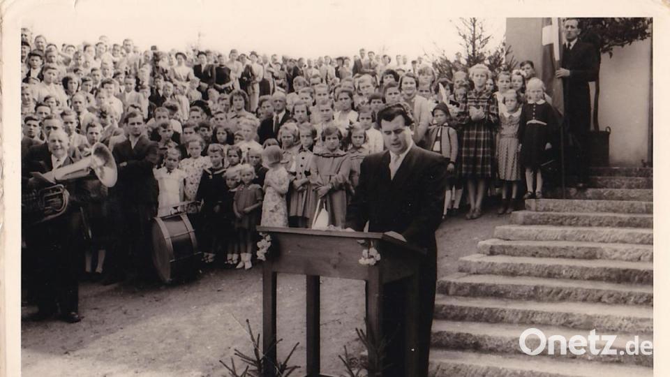 Gleich nach seiner ersten Wahl im Jahr 1952, trieb Ludwig Meier den Bau einer Schule voran, die er bereits 1953 unter großem Jubel einweihen konnte. Die Schule trägt heute seinen Namen, &quot;Ludwig-Meier-Grundschule&quot; Bild: wlr