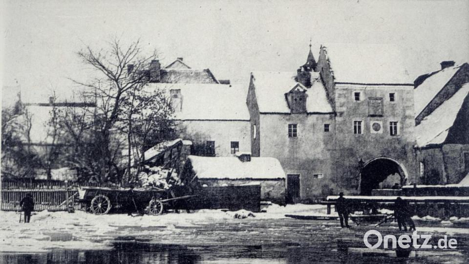 Eisgewinnung aus dem Stadtweiher im Jahr 1908. Bild: Kultur- und Militärmuseum Grafenwöhr