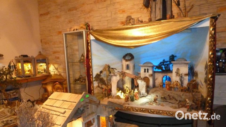 Diese Orientalische Krippe ist der Hingucker im Ausstellungsraum im Keller. Bild: Portner