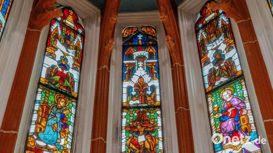 Einen Blick wert: Die Fenster der gotischen Hauskapelle des Luftmuseums. Bild: Manfred Wilhelm/Büro Wilhelm/exb
