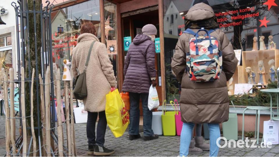An Stoßzeiten hieß es Anstehen. Bild: uz