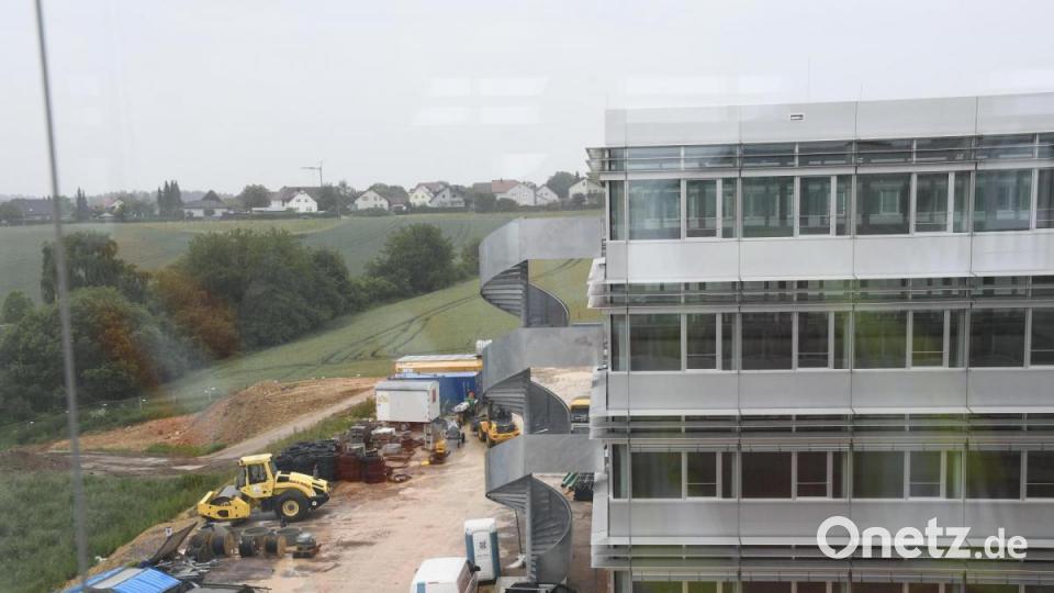 Die Baumaßnahme der Grammer-Konzernzentrale in Ursensollen schreitet voran. Bild: Petra Hartl