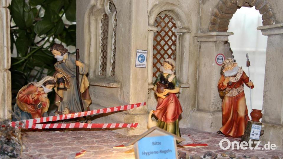 Nahaufnahme von der heiligen Familie mit Abstandsregel für die Magd und den König. Bild: ds