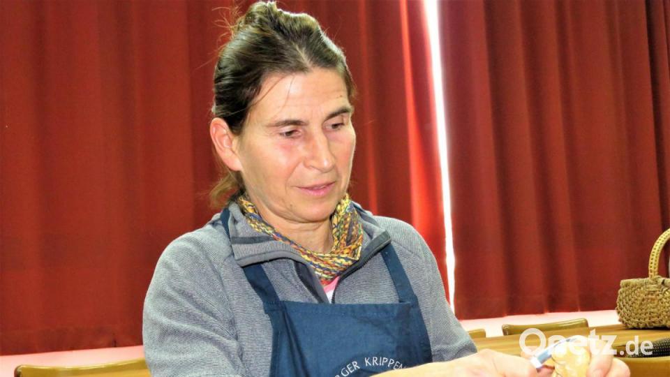 Ruth Gerl ist ein Naturtalent. Das Schnitzen hat sie von ihrem Vater Reinhold Bösl, der akademischer Bildhauer war. Bild: ubb
