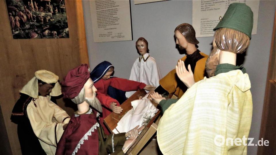 Eine Besonderheit ist auch diese Szene der Heiligen Familie. Es handelt sich um sogenannte Ankleide-Knickfiguren von Zimmerermeister Lorenz Trisl. Die Kostüme hat seine Frau Evi genäht. Bild: ubb