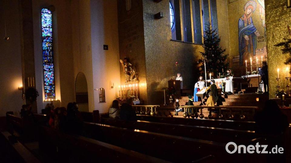 Das Krippenspiel vor kleiner Kulisse als Hoffnungsschimmer im Corona-Weihnachten. Bild: uz