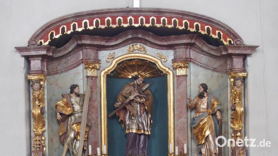 Nepomuk-Darstellung am Altar der Pfarrkirche in Neualbenreuth. Archivbild: cr
