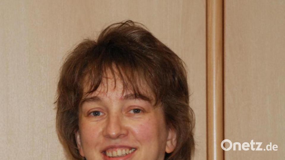 „Dieses Jahr ist alles anders“, erklärt Luise Konrad, die seit fast 24 Jahren in Waldeck als Pfarrhaushälterin tätig ist. Die Gewänder der Sternsinger bleiben im Schrank. Bild: cvl