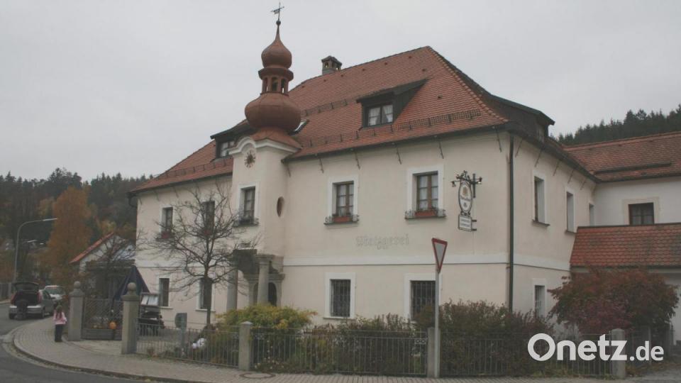Das ehemalige Glasmacherschloss Neuenhammer hat seinen Stolz erhalten. Bild: cr