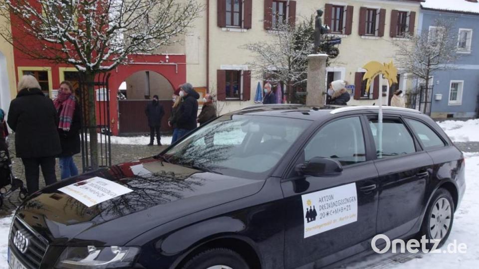Mit diesem &quot;Sternsinger Mobil&quot; war das Quartett am Festtag Heiligdreikönig im Pfarrsprengel unterwegs. Repro: uz