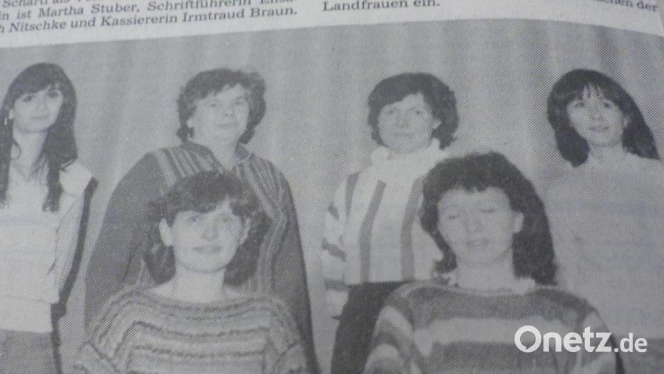 Die zweite Führungsriege nach der Gründung 1985: Irmtraud Braun, Maria Reil, Adelinde Kammerer, Elisabeth Nitschkte (hinten von links) und Vize Martha Stuber und Vorsitzende Sieglinde Schärtl (vorne, von links). Bild: sl (Archiv)
