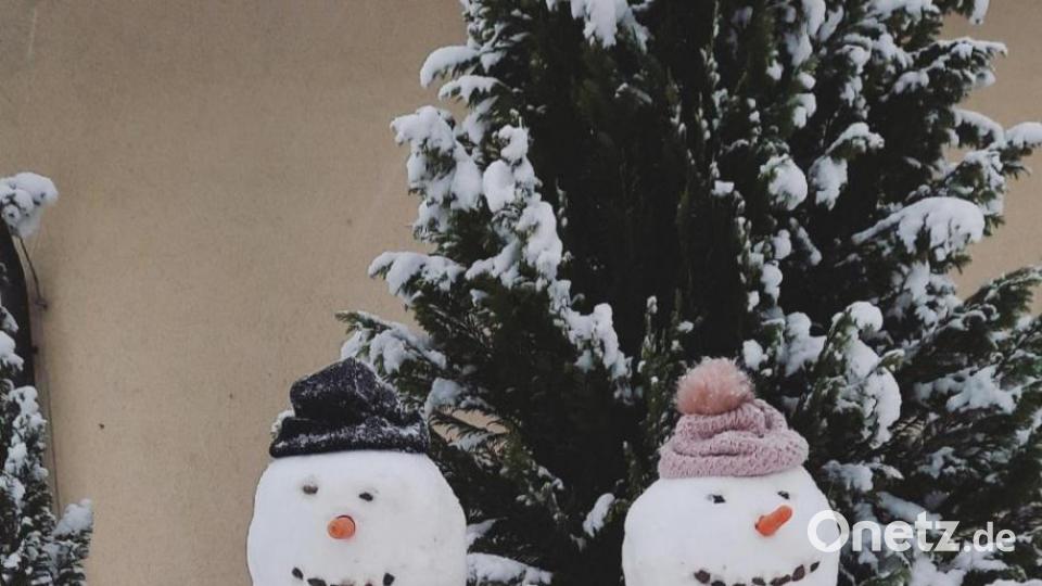 Da Johannes und Vroni Eckl aus Trabitz Ende des letzten Jahres Zuwachs bekommen haben, kamen sie auf die Idee eine kleine Schneefamilie zubauen. Bild: exb/Eckl