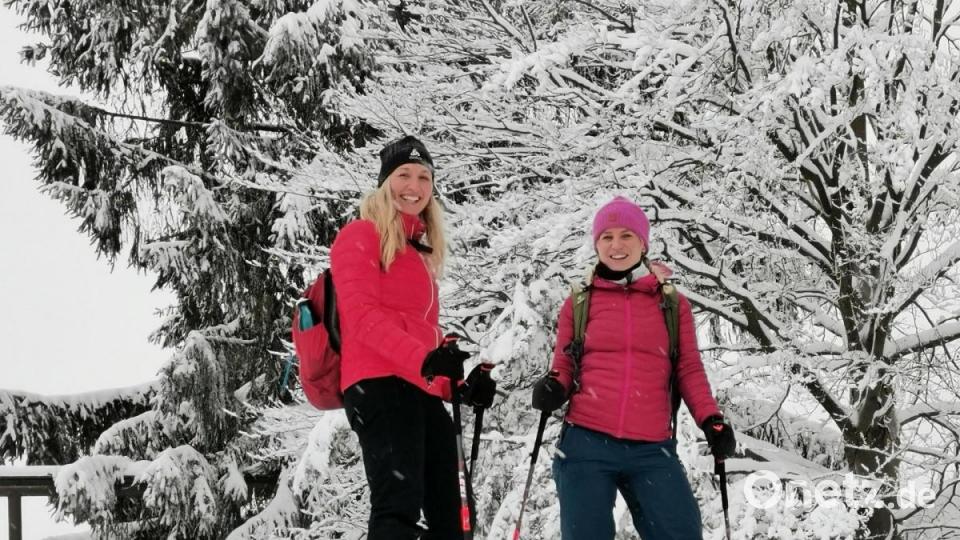 Sonja (links) und Stephanie freuen sich auf ihr dreistündiges Abenteuer. Bild: Portner