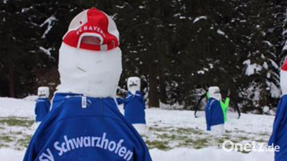 Wahre Fans: Familie Held aus Neunburg vorm Wald lässt den SV Schwarzhofen kicken. Bild: Stephanie Held
