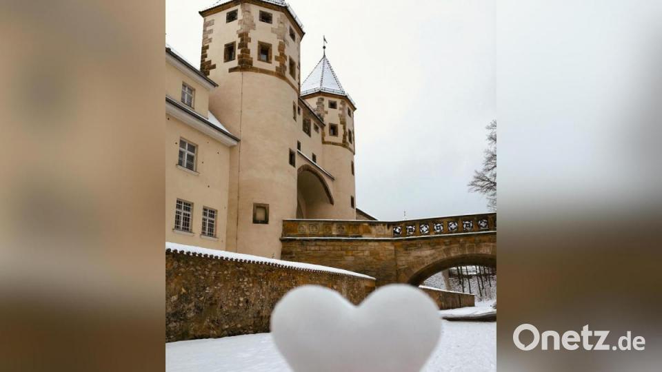 Michael Zeitler hat uns gleich mehrere aktuelle Winterimpressionen aus Amberg geschickt – immer mit einem Herz für die verschneiten Ansichten. Diese hier, vom Nabburger Tor, hat uns besonders gut gefallen. Bild: Michael Zeitler/exb