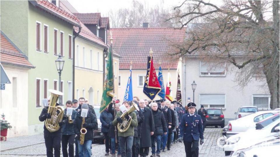 Ein Bild aus normalen Zeiten: Der traditionelle Umzug mit Stadtkapelle musste entfallen Archivbild: sne