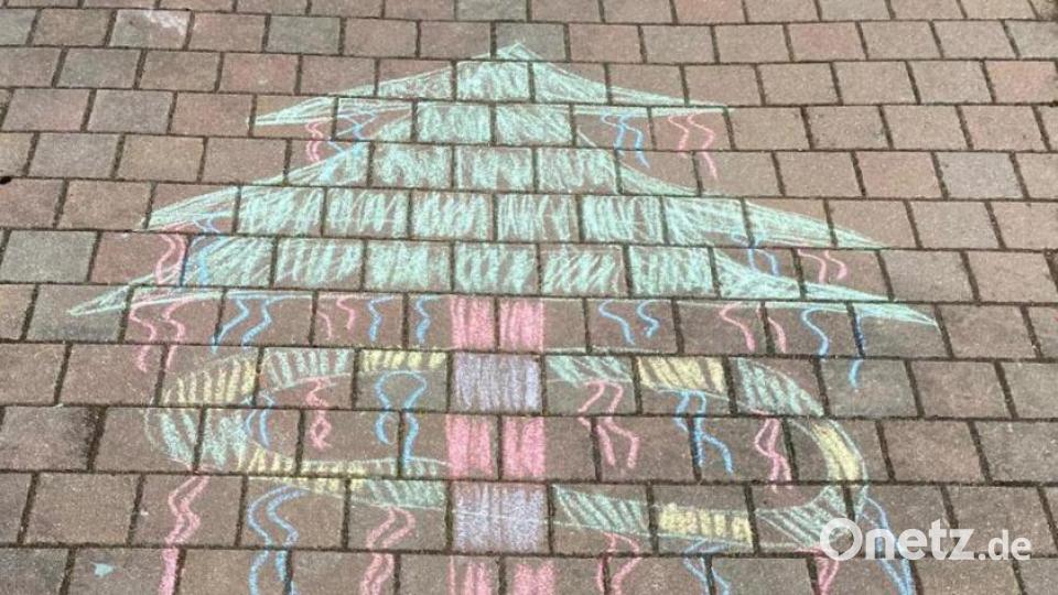 Krummennaaber Maibaum Malaktion Bild: nza