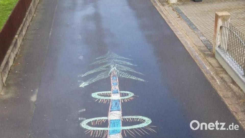 Krummennaaber Maibaum Malaktion Bild: nza