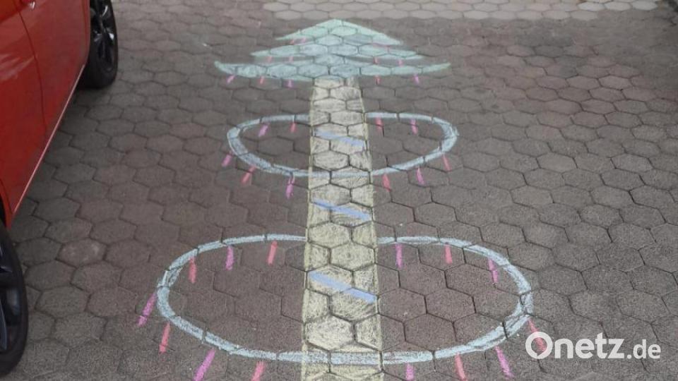 Krummennaaber Maibaum Malaktion Bild: nza
