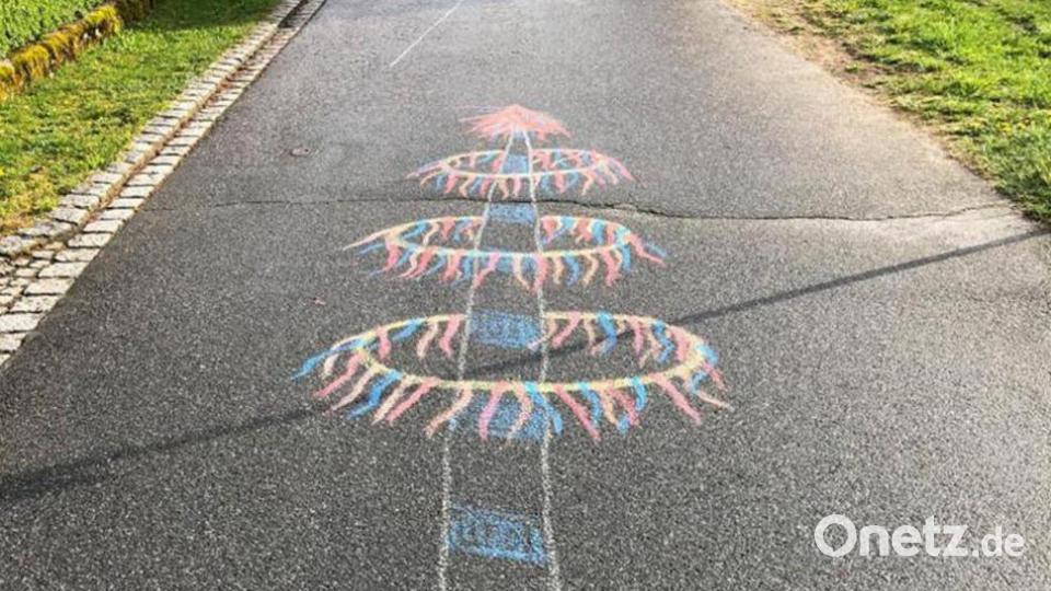 Krummennaaber Maibaum Malaktion Bild: nza