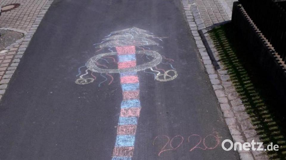Krummennaaber Maibaum Malaktion Bild: nza
