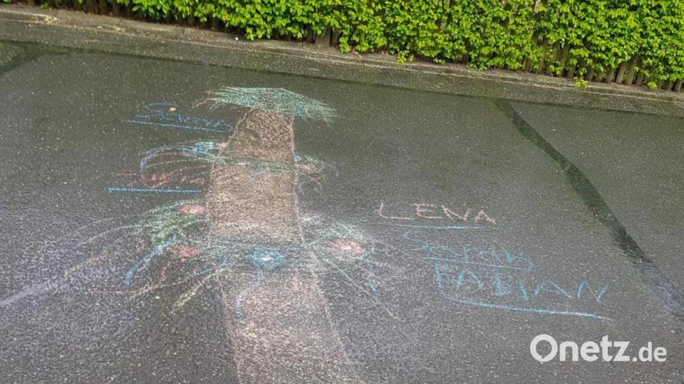 Krummennaaber Maibaum Malaktion Bild: nza
