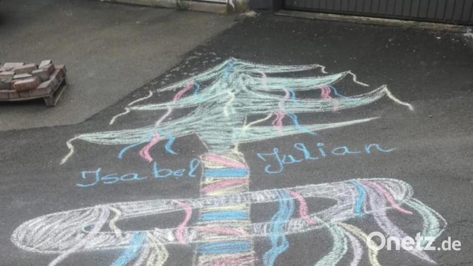 Krummennaaber Maibaum Malaktion Bild: nza