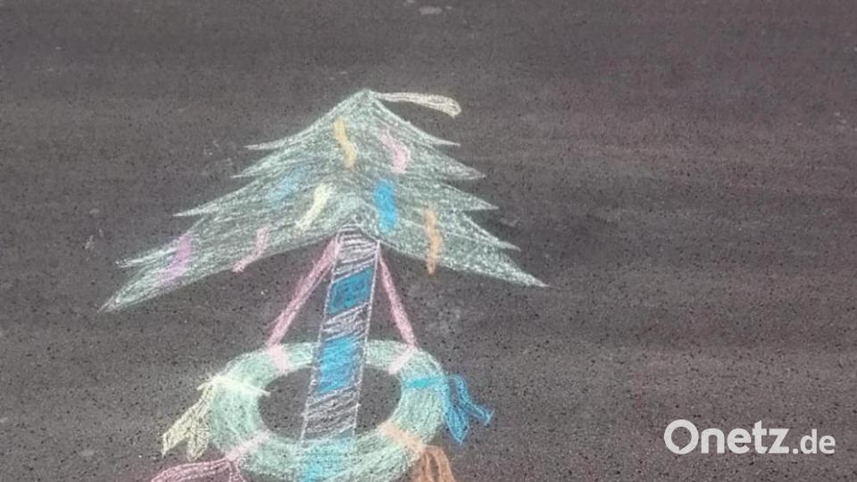 Krummennaaber Maibaum Malaktion Bild: nza