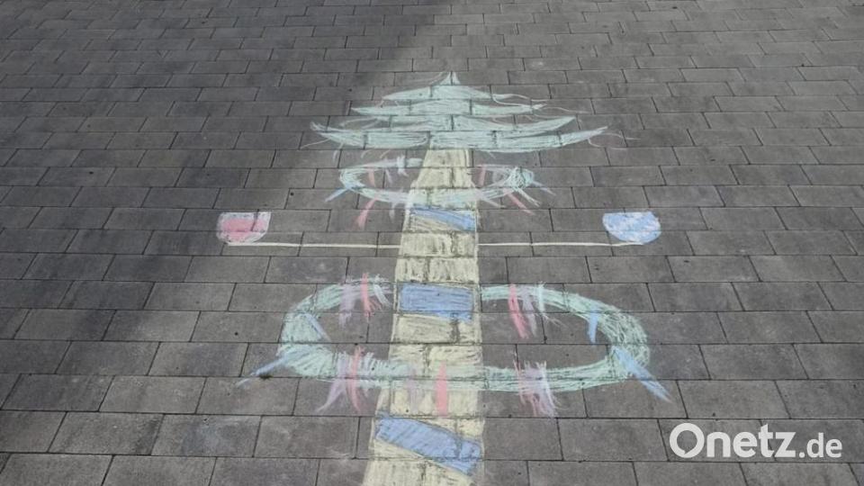 Krummennaaber Maibaum Malaktion Bild: nza