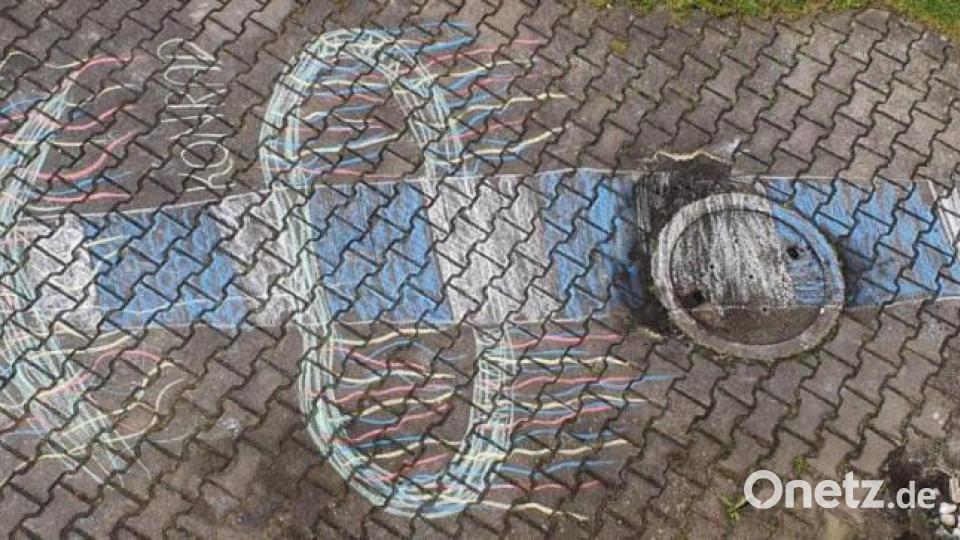 Krummennaaber Maibaum Malaktion Bild: nza