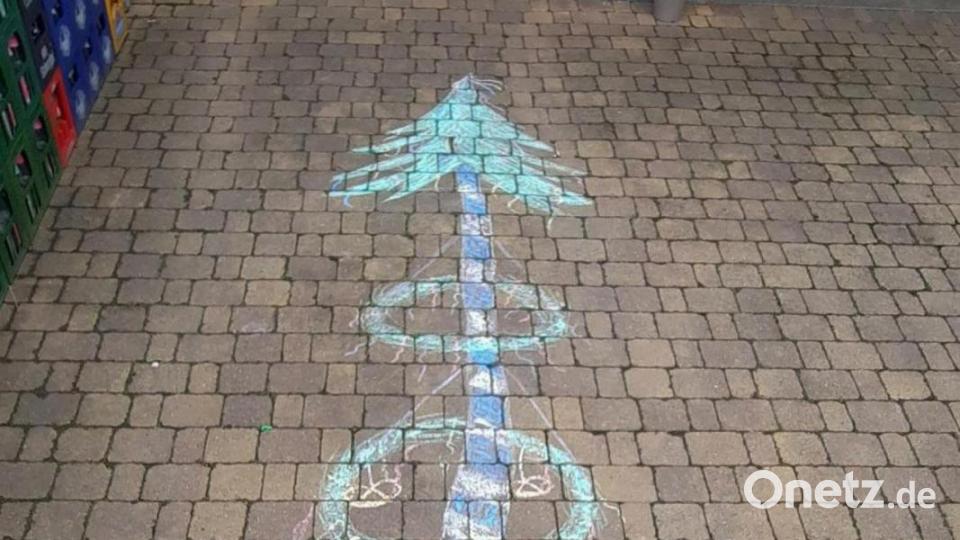 Krummennaaber Maibaum Malaktion Bild: nza
