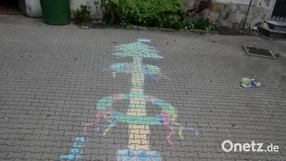 Krummennaaber Maibaum Malaktion Bild: nza