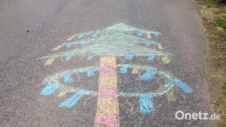 Krummennaaber Maibaum Malaktion Bild: nza