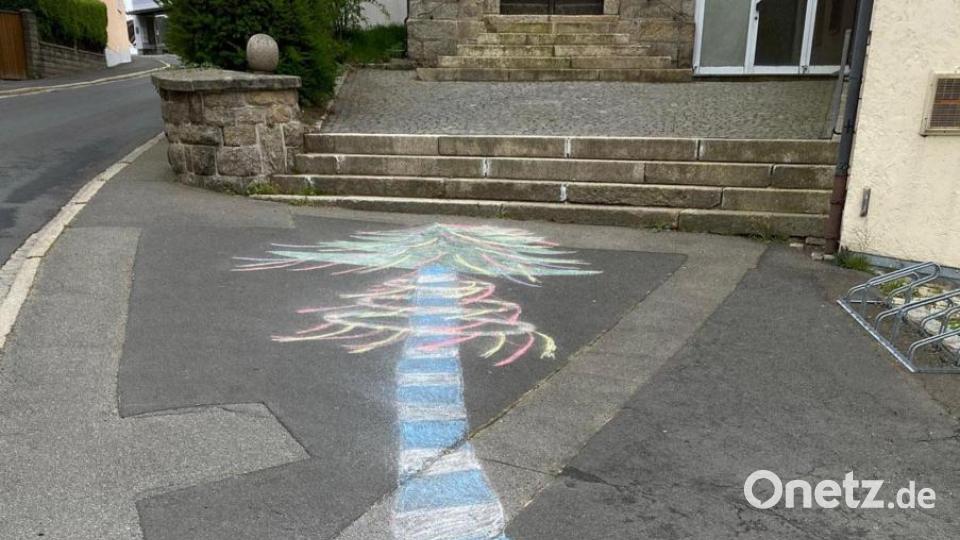 Krummennaaber Maibaum Malaktion Bild: nza