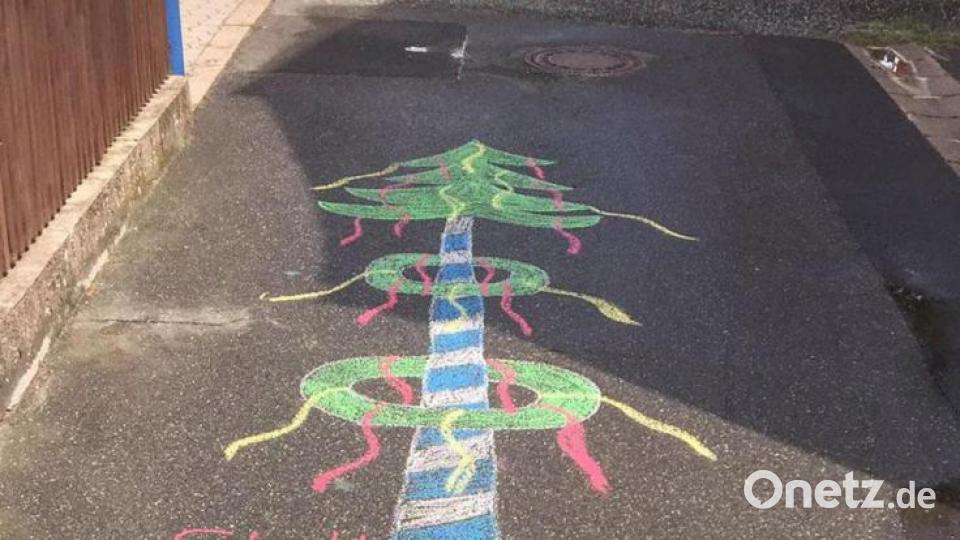 Krummennaaber Maibaum Malaktion Bild: nza