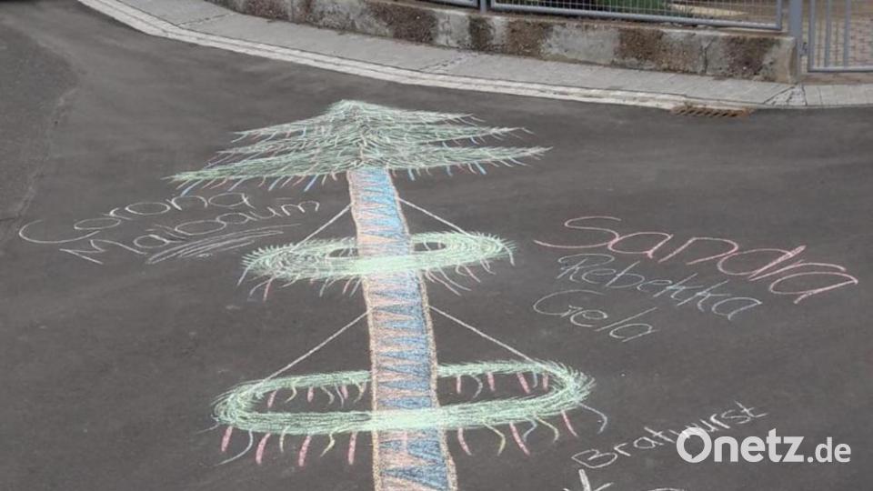 Krummennaaber Maibaum Malaktion Bild: nza