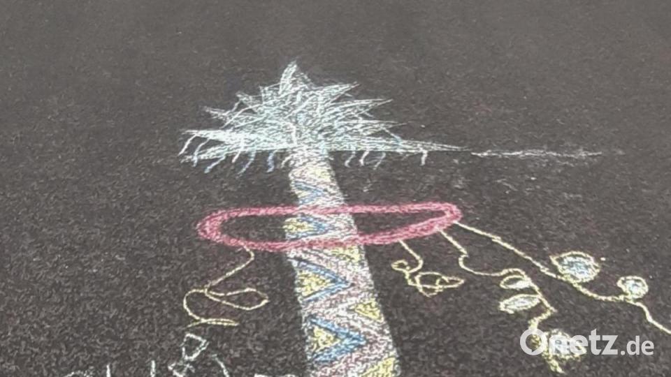 Krummennaaber Maibaum Malaktion Bild: nza