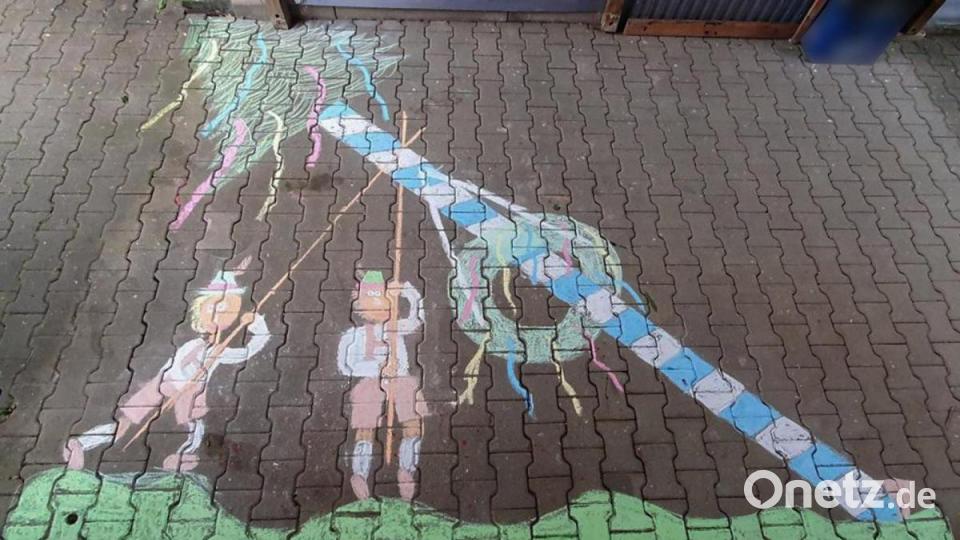 Krummennaaber Maibaum Malaktion Bild: nza