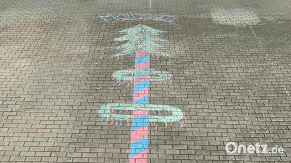 Krummennaaber Maibaum Malaktion Bild: nza
