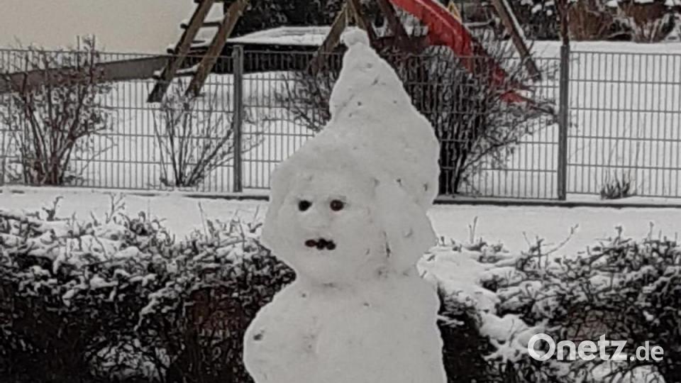 Beate Götz sandte uns ein Foto ihrer Schneefrau zu. Bild: Beate Götz/exb