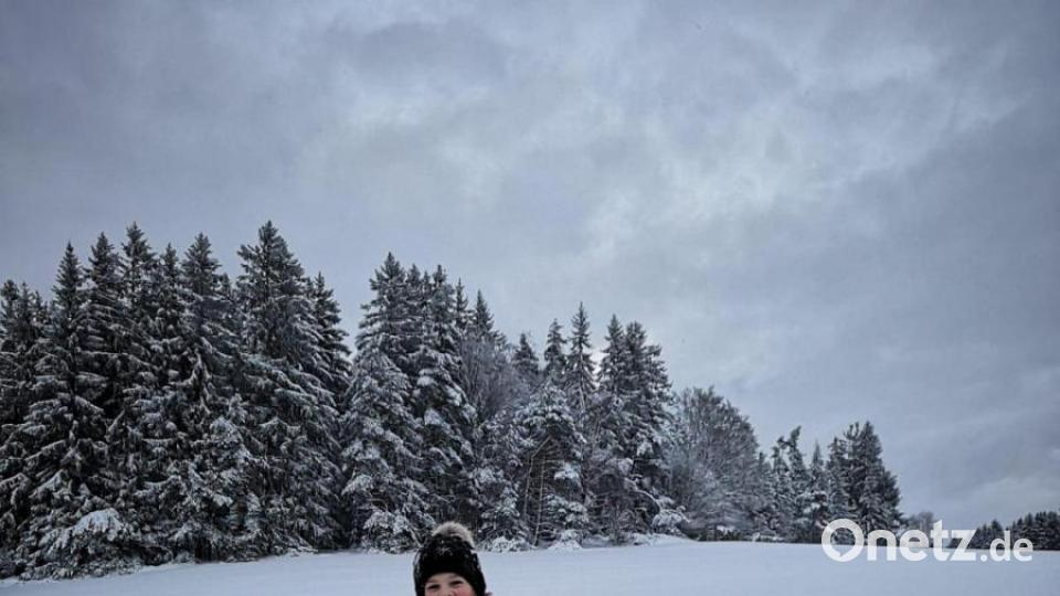 Narrhalla-Mitglieder bauen Schneemänner. Bild: exb