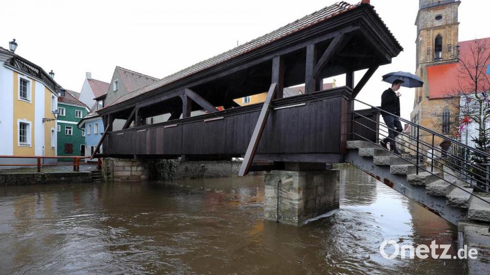 Noch ist die Vils nicht über die Ufer getreten. Aber der Pegel steigt. Meldestufe 1 von 4 wurde am Freitag um 14 Uhr erreicht. Bild: Wolfgang Steinbacher