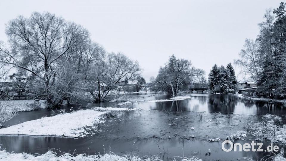 Die an die Wondreb angrenzenden Bereiche im Stadtgebiet Waldsassen waren am Samstag überflutet; am Sonntag gingen die Pegel wieder zurück. Bild: Robert Christ/exb