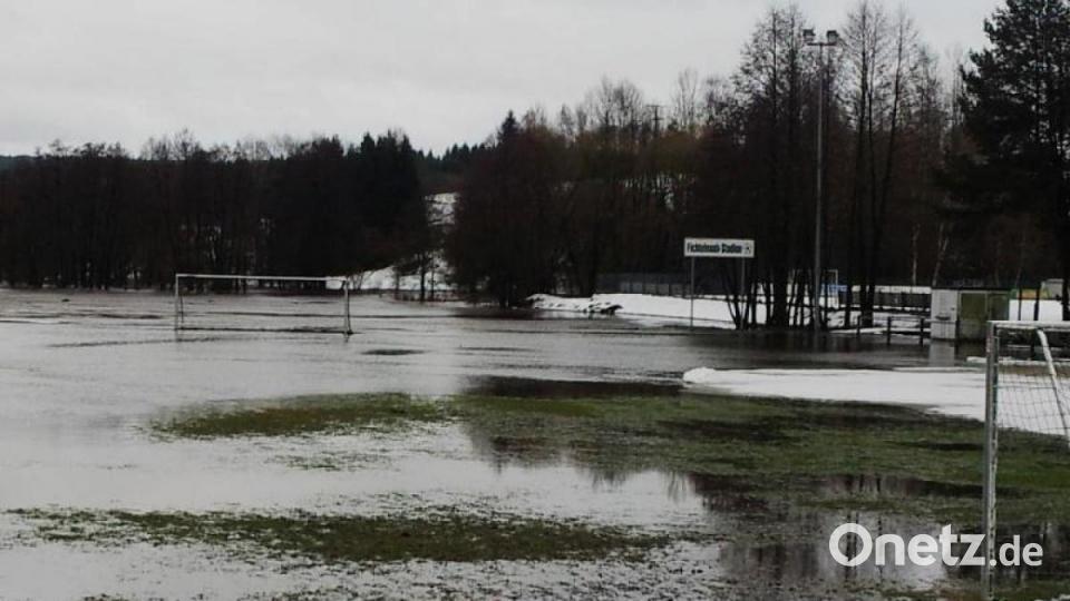 Ebenso war der DJK Sportplatz teils wieder überflutet. Bild: soj