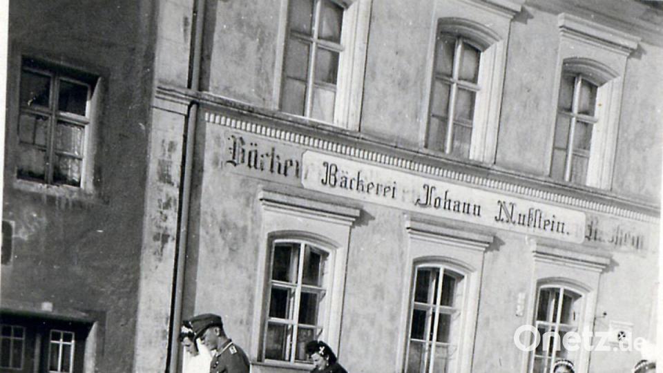 Trotz bitterer Kälte und viel Schnee ließ sich 1943 dieses junge Paar trauen. Der Bräutigam war ein Soldat der Deutschen Wehrmacht. Repro: ü