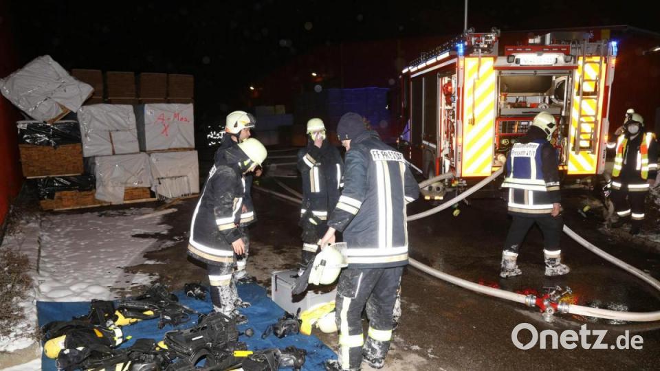 Die Atemschutzgeräteträger waren zur Bekämpfung des Brandes im Einsatz. Bild: rw