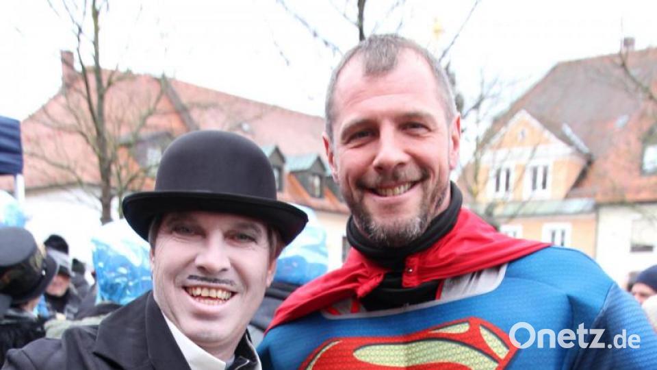 Ob sich Charlie Chaplin und Superman jemals kannten? In Tirschenreuth schon! Bild: kro