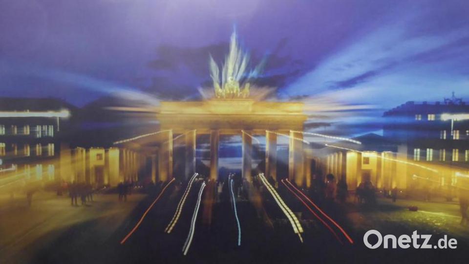 Fotoprint auf Alu-Dibond: Das Brandenburger Tor zur &quot;blauen Stunde&quot;. Bild: fsb